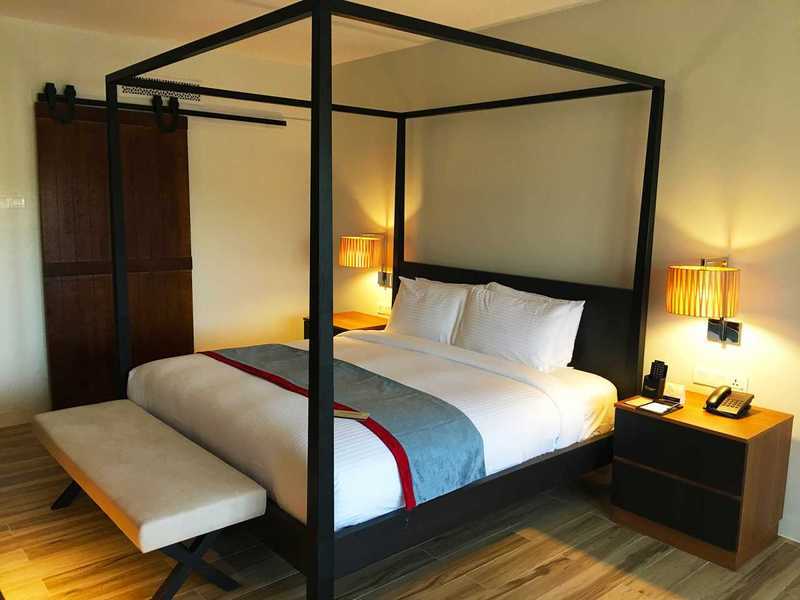Sand & Sandals Desaru Beach Resort & Spa Dış mekan fotoğraf A four-poster bed