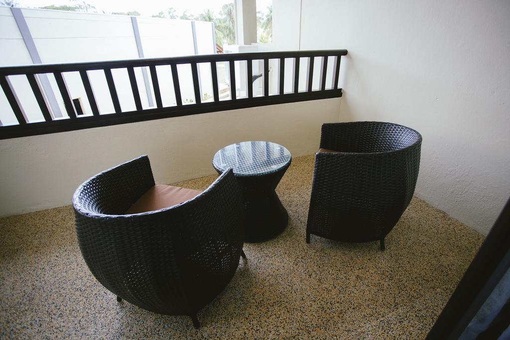 Sand & Sandals Desaru Beach Resort & Spa Dış mekan fotoğraf A set of outdoor furniture