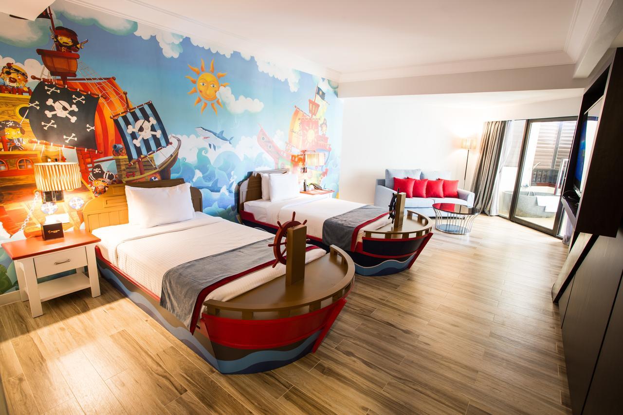 Sand & Sandals Desaru Beach Resort & Spa Dış mekan fotoğraf Family room